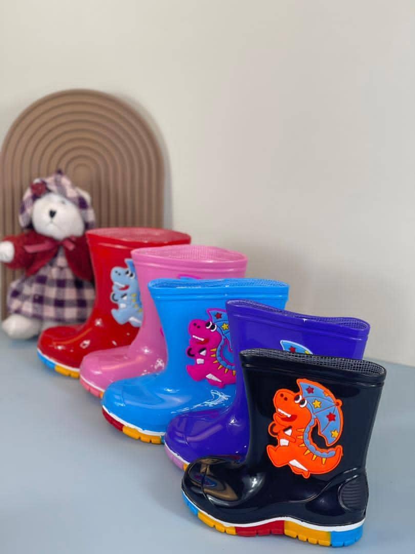 چکمه دایناسوری 