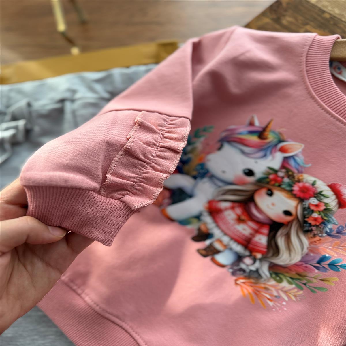 دخترک و یونیکورن 