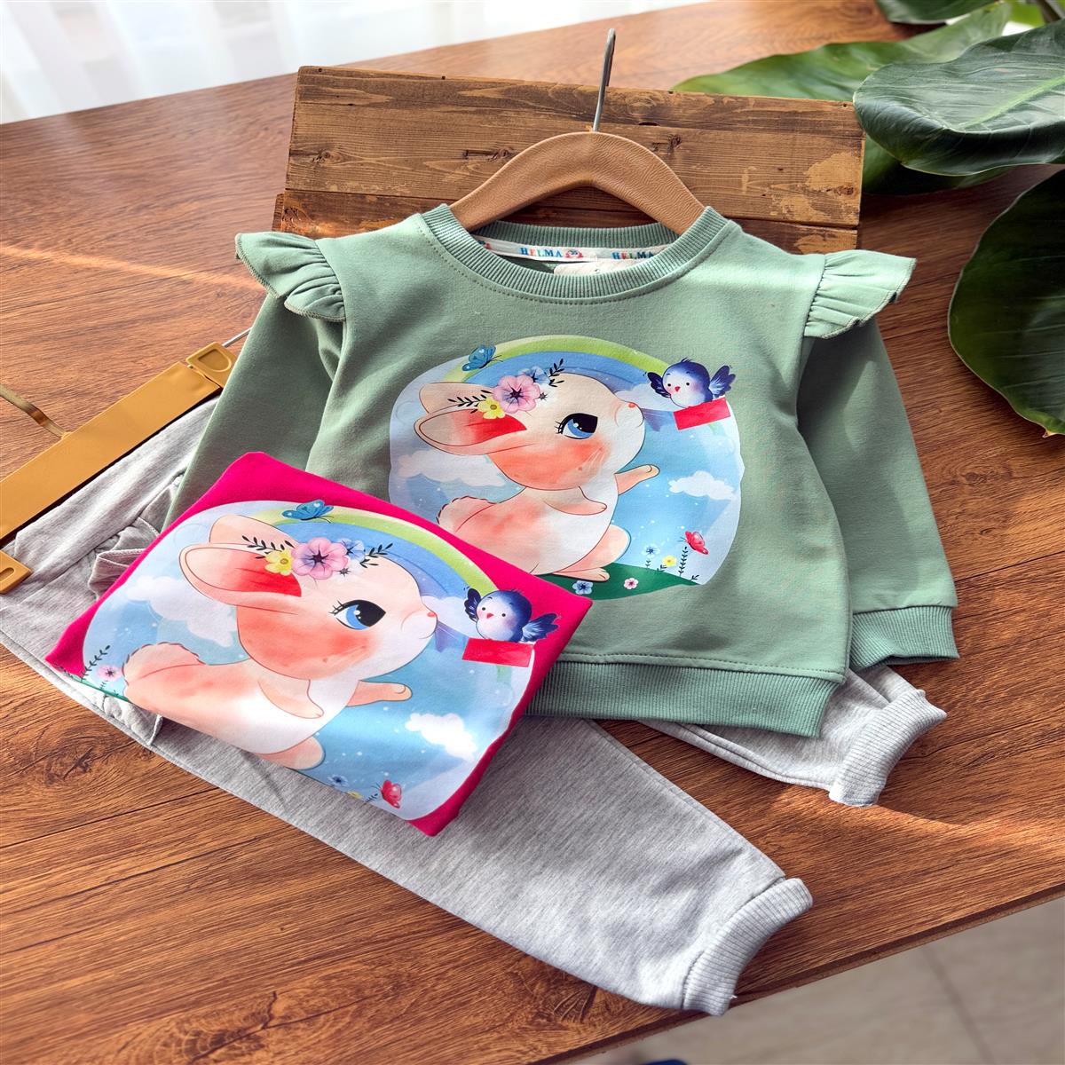 خرگوش و گنجشک 