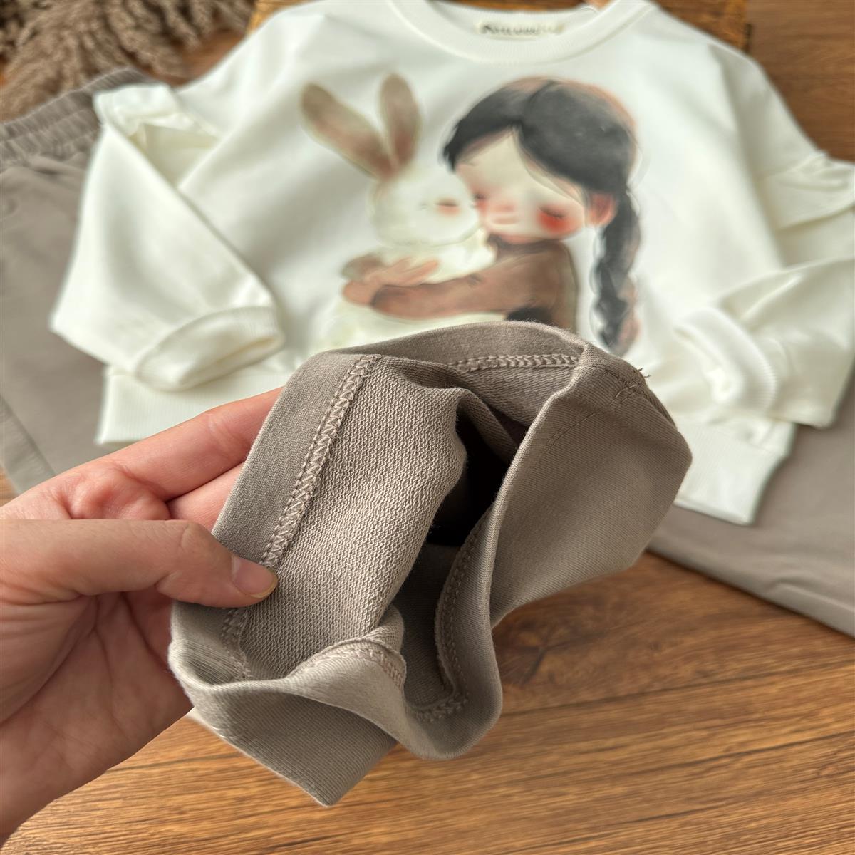 دختر و خرگوشی 