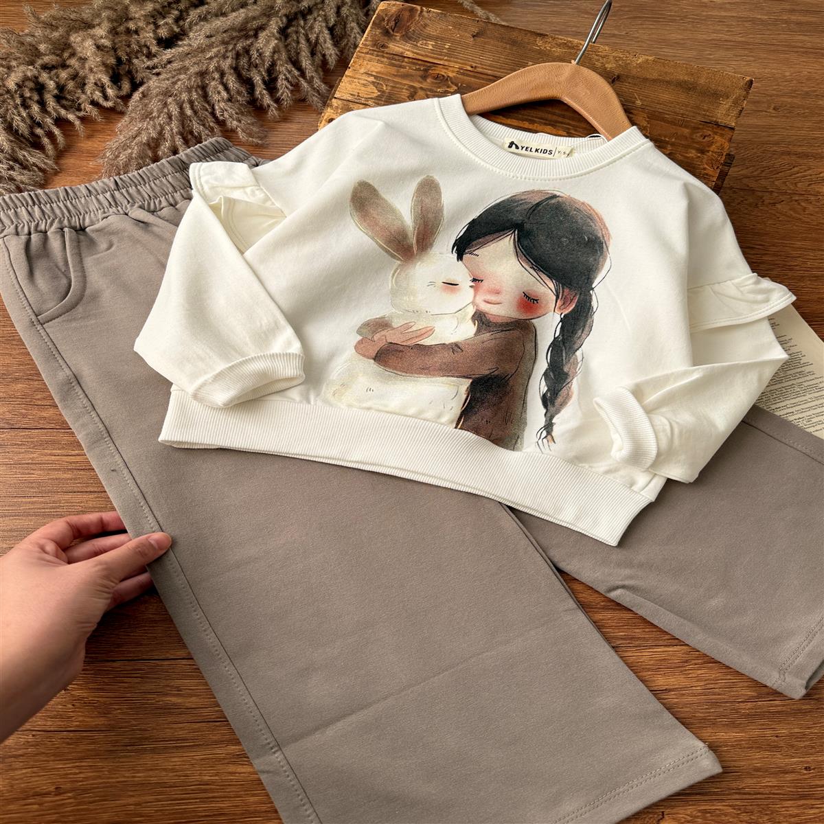 دختر و خرگوشی 