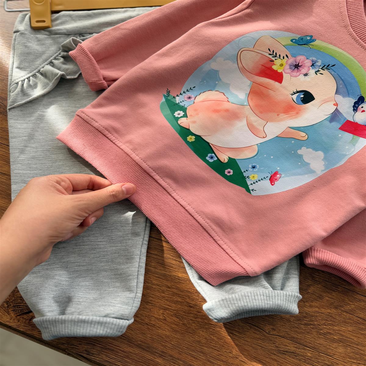 خرگوش و گنجشک 